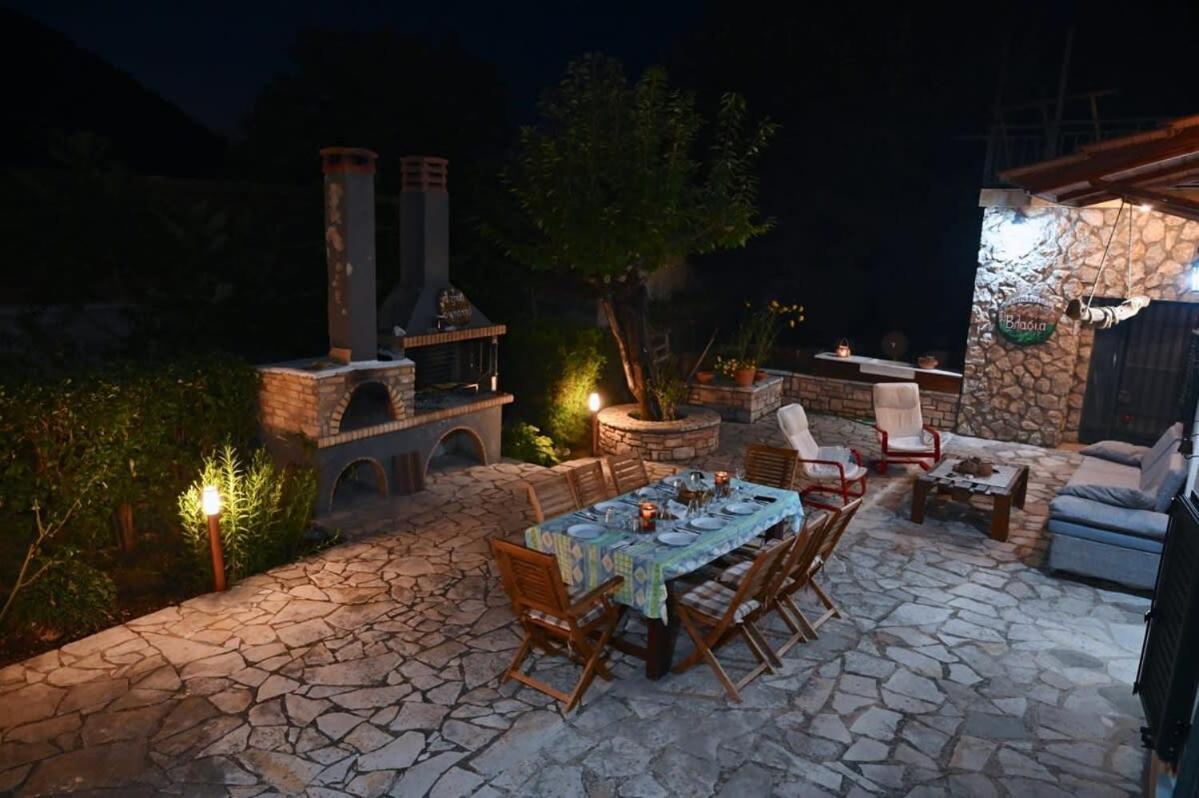 Kalavrita Winter Retreat - Homely Spacious Chalet Áno Vlasía Exterior foto